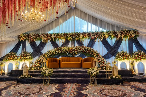 Barat Stage by Lush