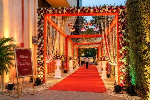 Entrance & Gate Decor